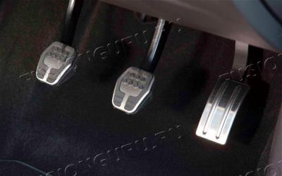 2012-Ford-Focus-Zetec-S-pedals
