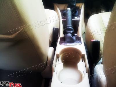2011-Ford-Fiesta-Classic-cupholders